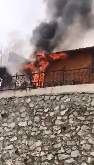 Artvin’de taksi durağında çıkan yangın paniğe neden oldu
