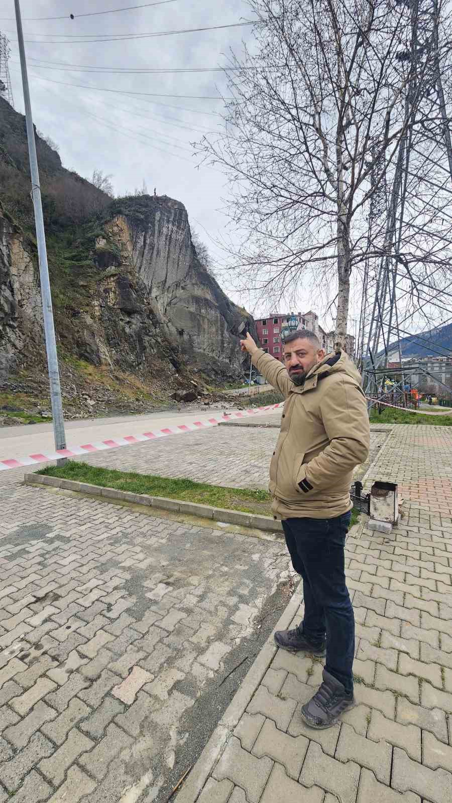Artvin’de tehlike oluşturan kayalar kontrollü şekilde düşürüldü
