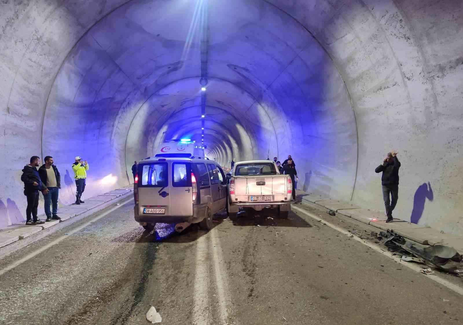 Artvin’de tünelde kaza: 7 yaralı
