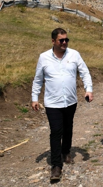 Artvin’in CHP’li Belediye Başkan Yardımcısı resmi aracı alkollü kullanırken jandarmaya yakalandı
