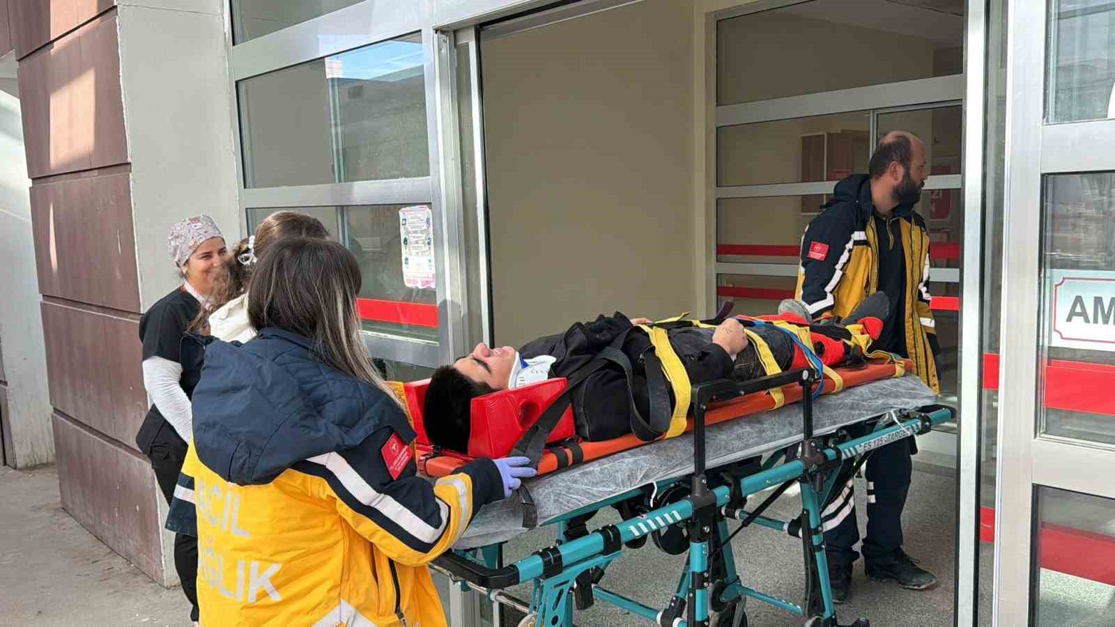 Asansör boşluğuna düşen 2 kişi yaralandı
