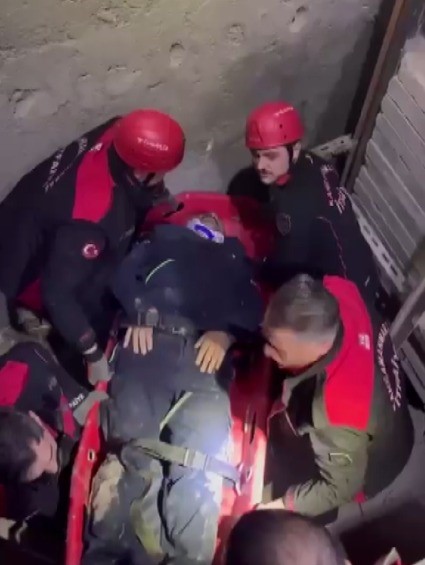 Asansör boşluğuna düşen vatandaş kurtarıldı
