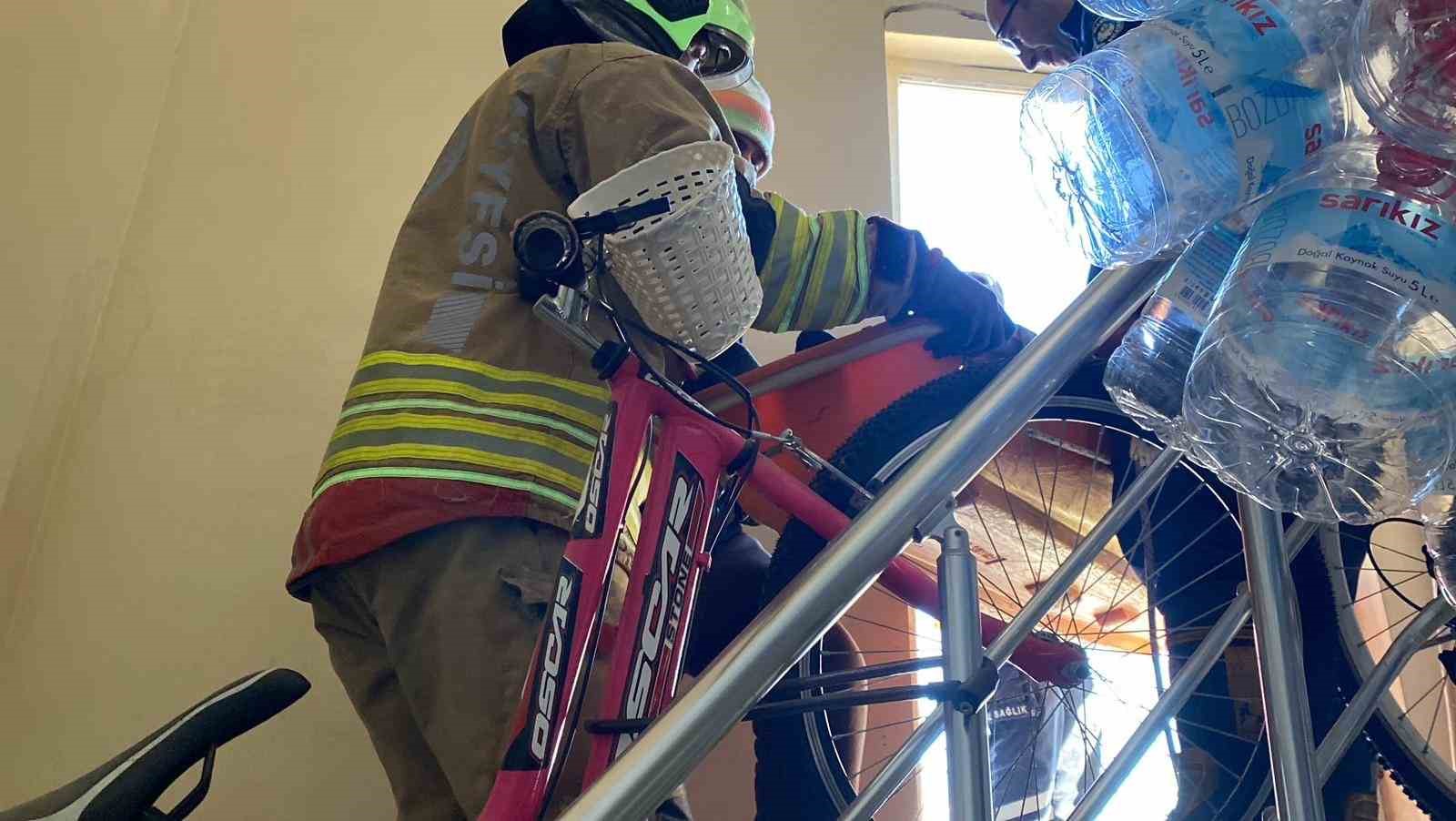 Asansör kulesinden düşen güvercin meraklısı yaralandı
