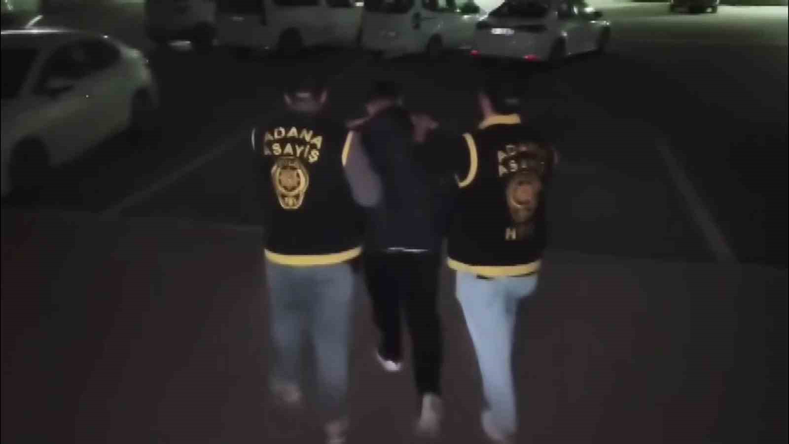 Asansöre idrarını yapıp kuş çalan şüpheli lise öğrencisi çıktı
Asansöre idrarını yapıp kuş çalan şüpheli lise öğrencisi çıktı