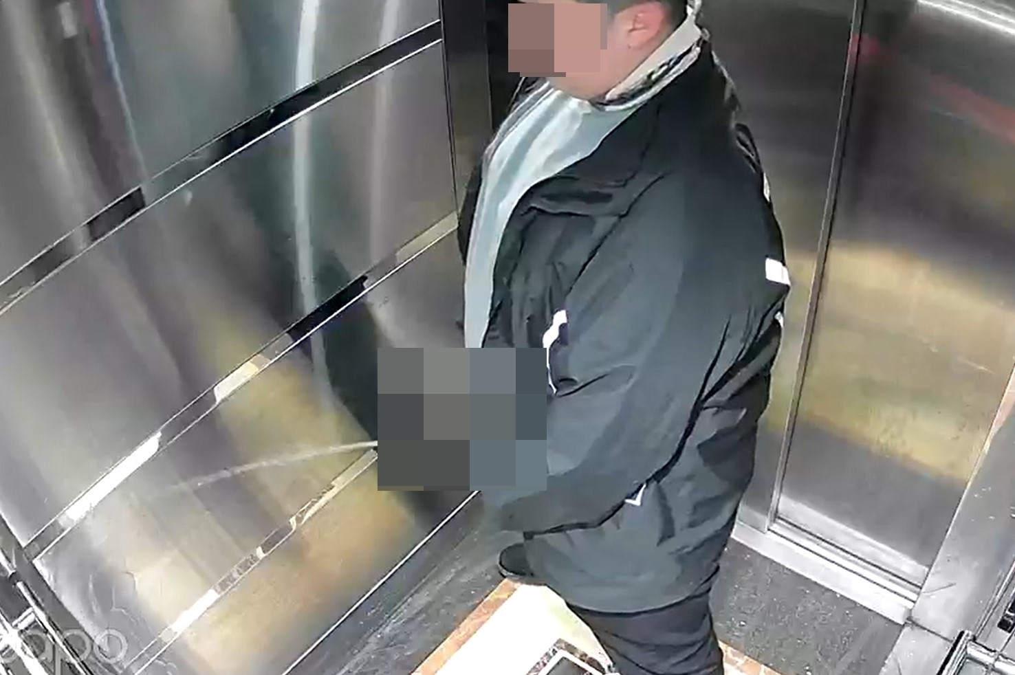 Asansöre tuvaletini yapan kuryeye asansörü temizlettiler
