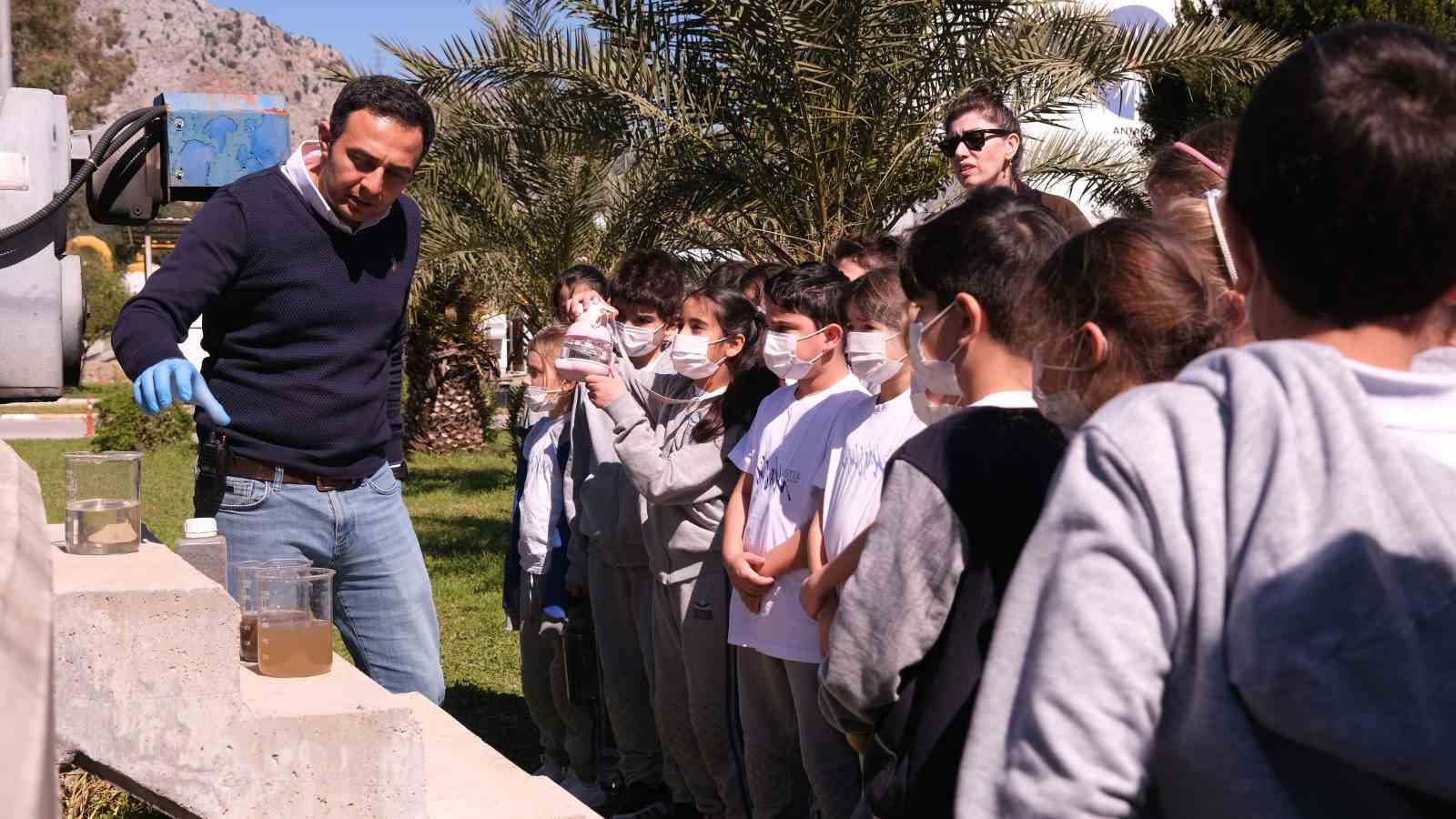 ASAT farklı yaş gruplarına suyun önemini anlatıyor
