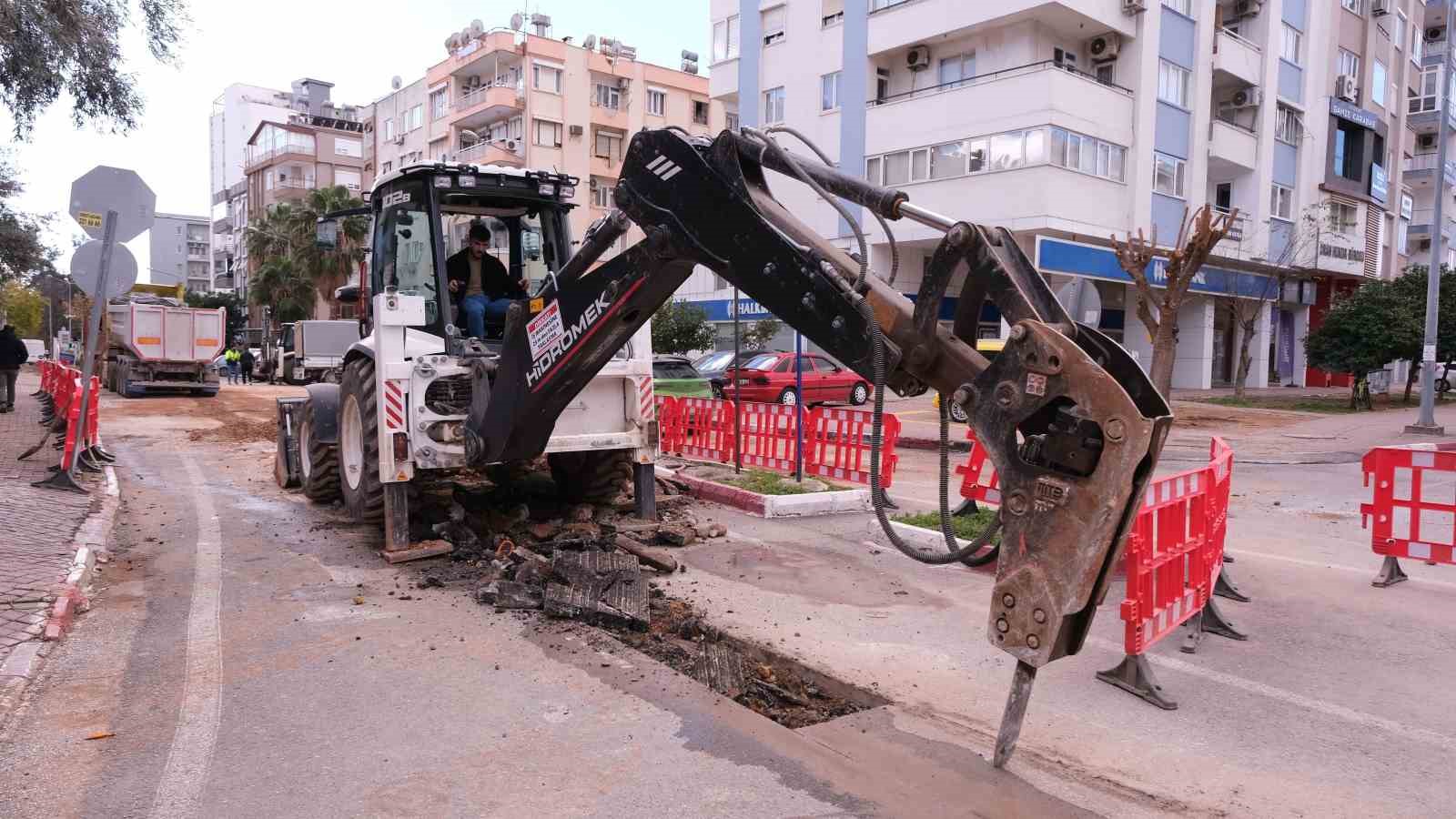 ASAT’dan Muratpaşa ilçesinde 480 milyon TL bedelli içme suyu altyapı güçlendirme çalışması
ASAT’dan Muratpaşa ilçesinde 480 milyon TL bedelli içme suyu altyapı güçlendirme çalışması