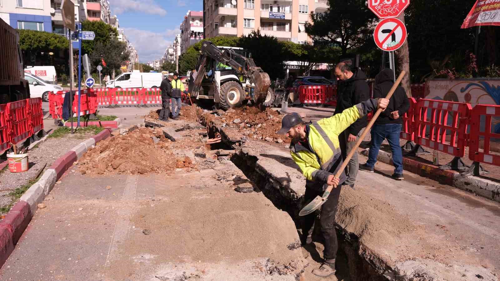 ASAT’dan Muratpaşa ilçesinde 480 milyon TL bedelli içme suyu altyapı güçlendirme çalışması
ASAT’dan Muratpaşa ilçesinde 480 milyon TL bedelli içme suyu altyapı güçlendirme çalışması