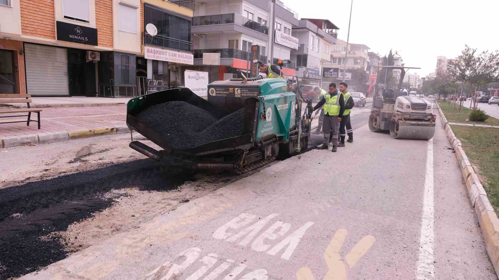 ASAT’tan Konyaaltı’na asfalt seferberliği
