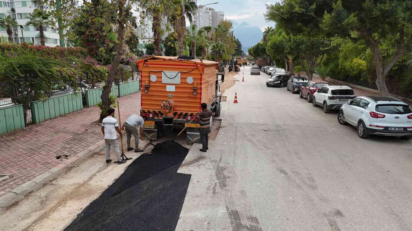 ASAT’tan Konyaaltı’na asfalt seferberliği
