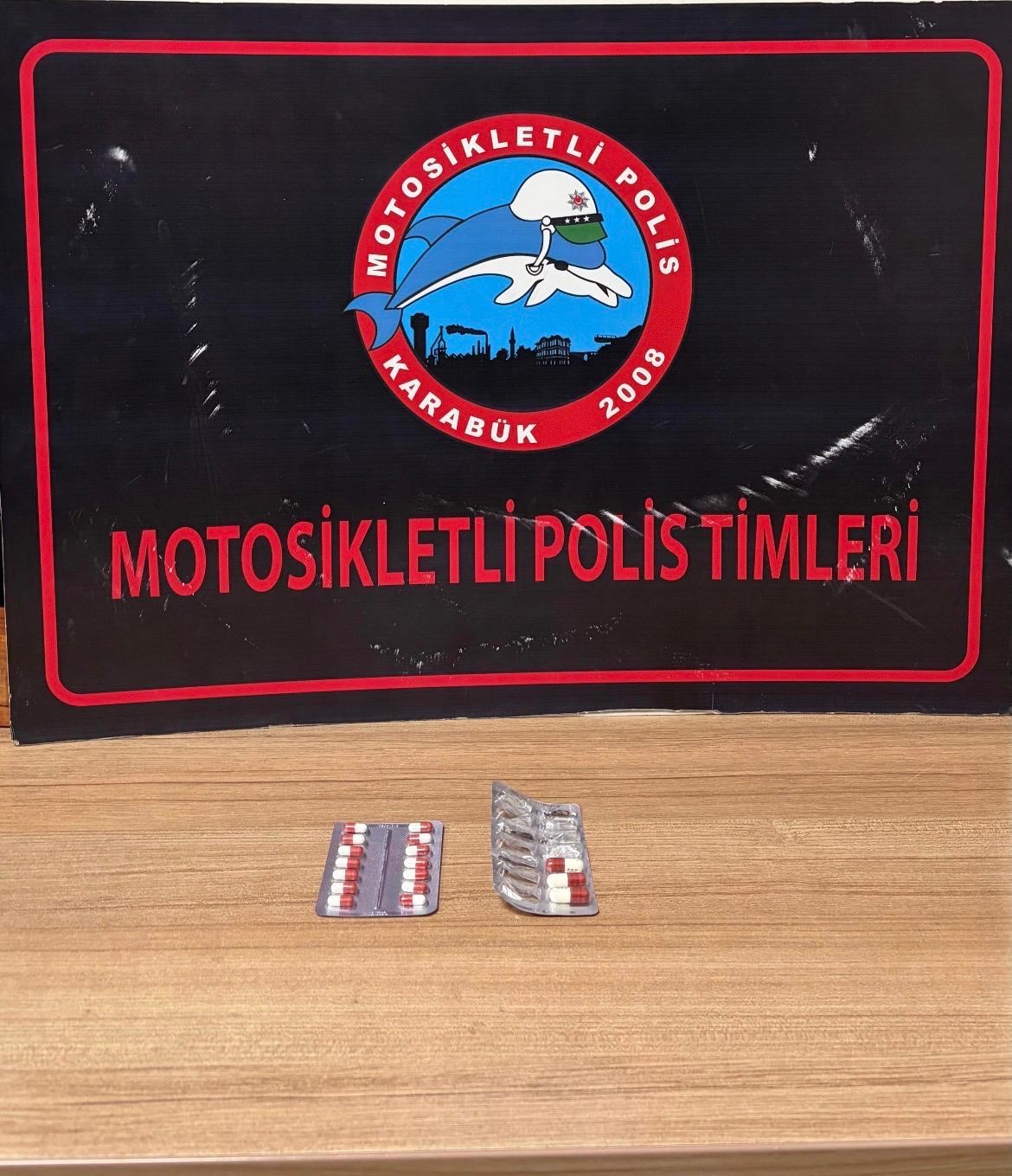 Asayiş uygulamalarında ruhsatsız silahlar, kesici aletler ve uyuşturucu maddeler ele geçirildi
