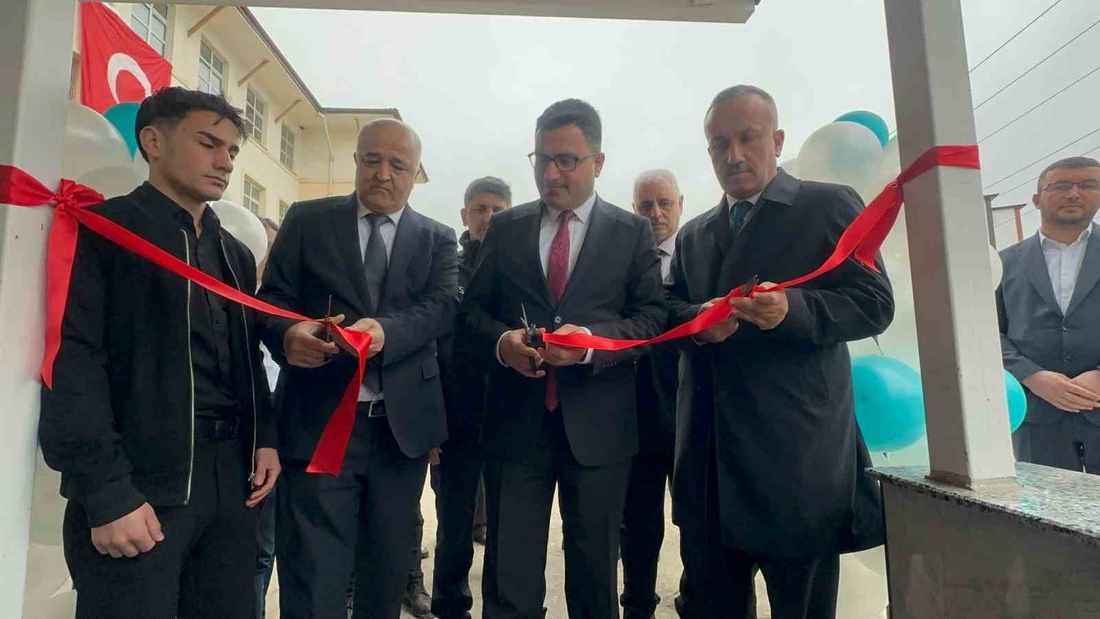 Aşçı adayı lise öğrencileri günde 10 bin kişi için yemek hazırlıyor
