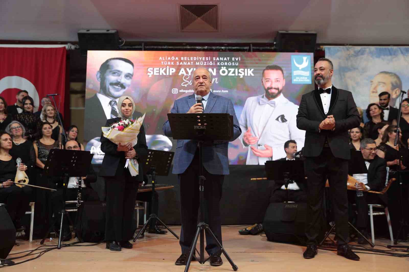 ASEV TSM Korosu, Şekip Ayhan Özışık eserleriyle sahne aldı
ASEV TSM Korosu, Şekip Ayhan Özışık eserleriyle sahne aldı