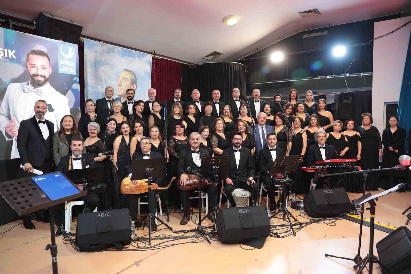ASEV TSM Korosu, Şekip Ayhan Özışık eserleriyle sahne aldı
ASEV TSM Korosu, Şekip Ayhan Özışık eserleriyle sahne aldı