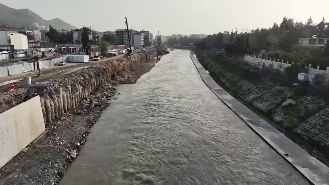 Asi Nehri’nde çalışmalar sürüyor
