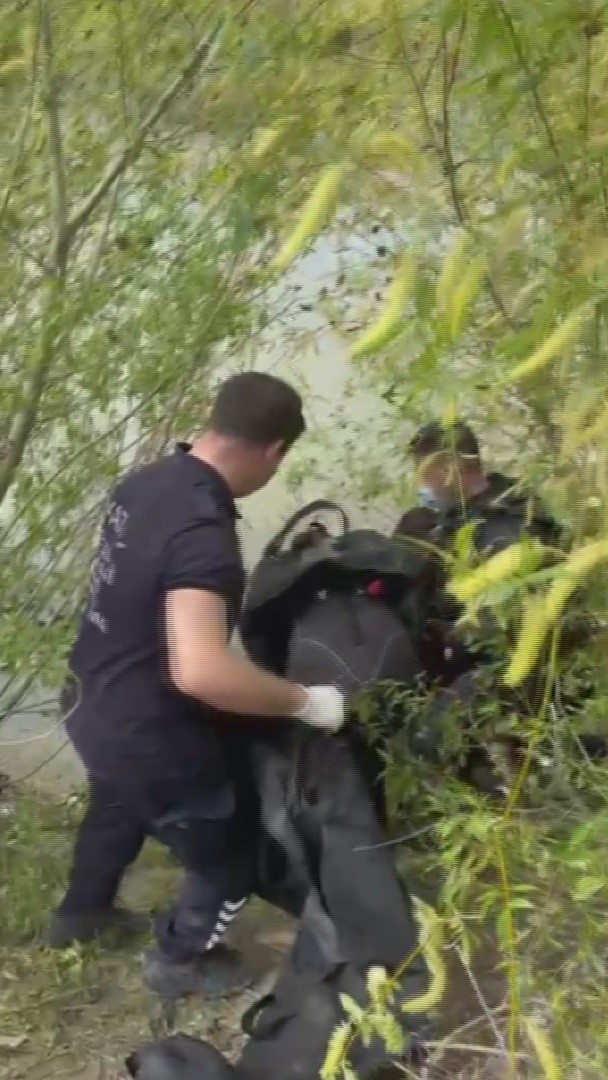 Asi Nehrinde kimliği belirsiz erkek cesedi bulundu
