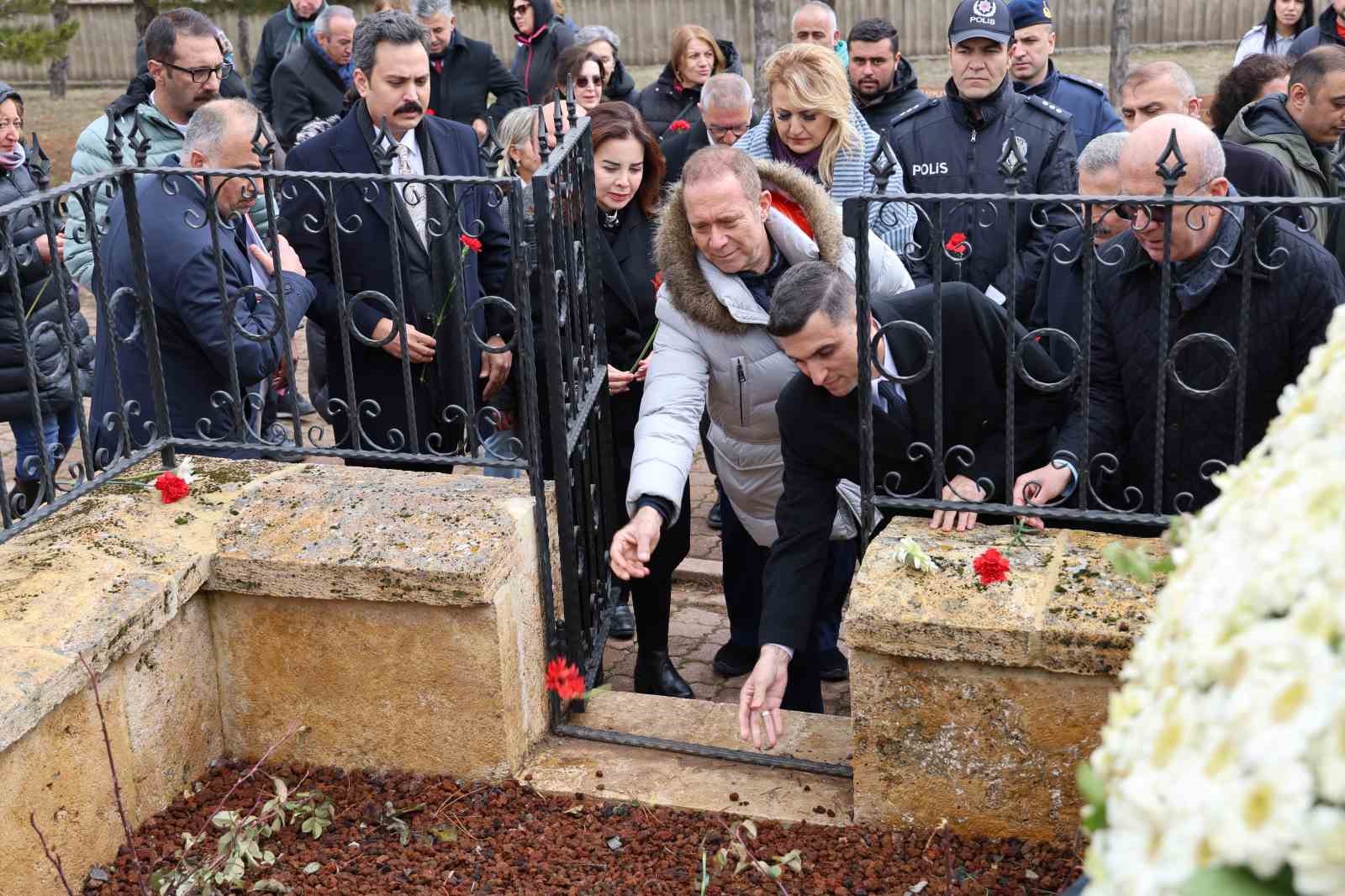 Aşık Veysel 53 yıl sonra da unutulmadı
Aşık Veysel 53 yıl sonra da unutulmadı