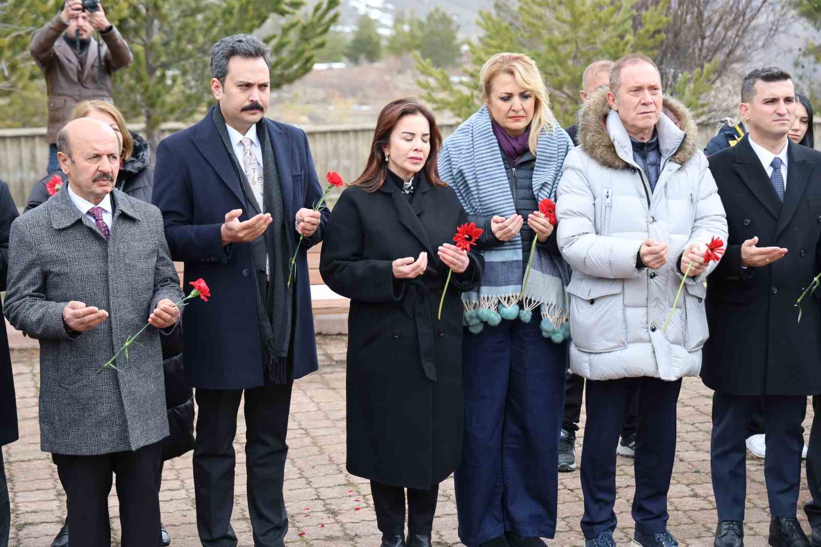 Aşık Veysel 53 yıl sonra da unutulmadı
Aşık Veysel 53 yıl sonra da unutulmadı