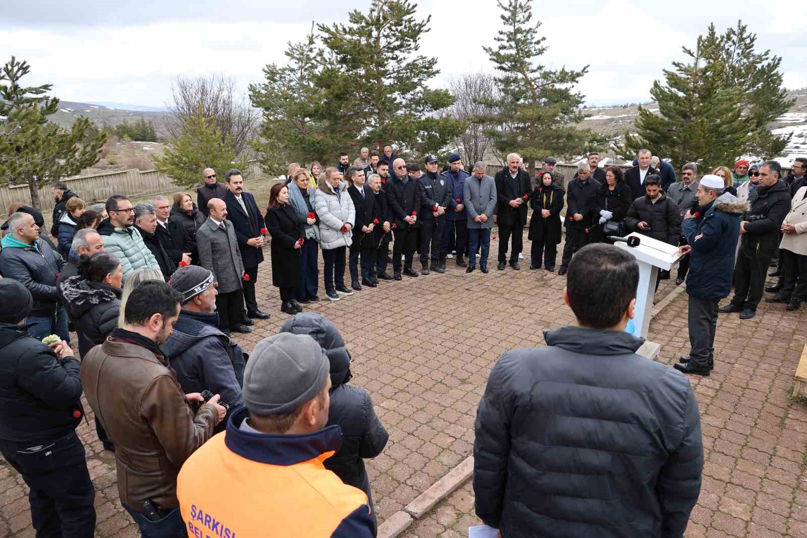 Aşık Veysel 53 yıl sonra da unutulmadı
Aşık Veysel 53 yıl sonra da unutulmadı