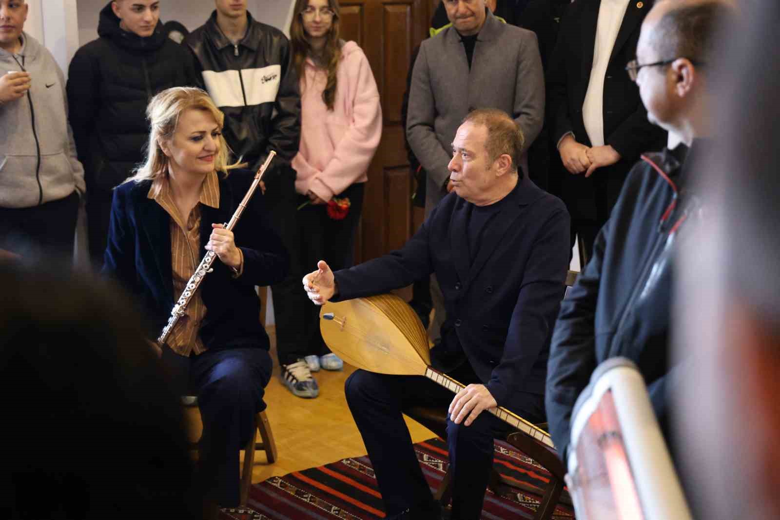 Aşık Veysel 53 yıl sonra da unutulmadı
Aşık Veysel 53 yıl sonra da unutulmadı