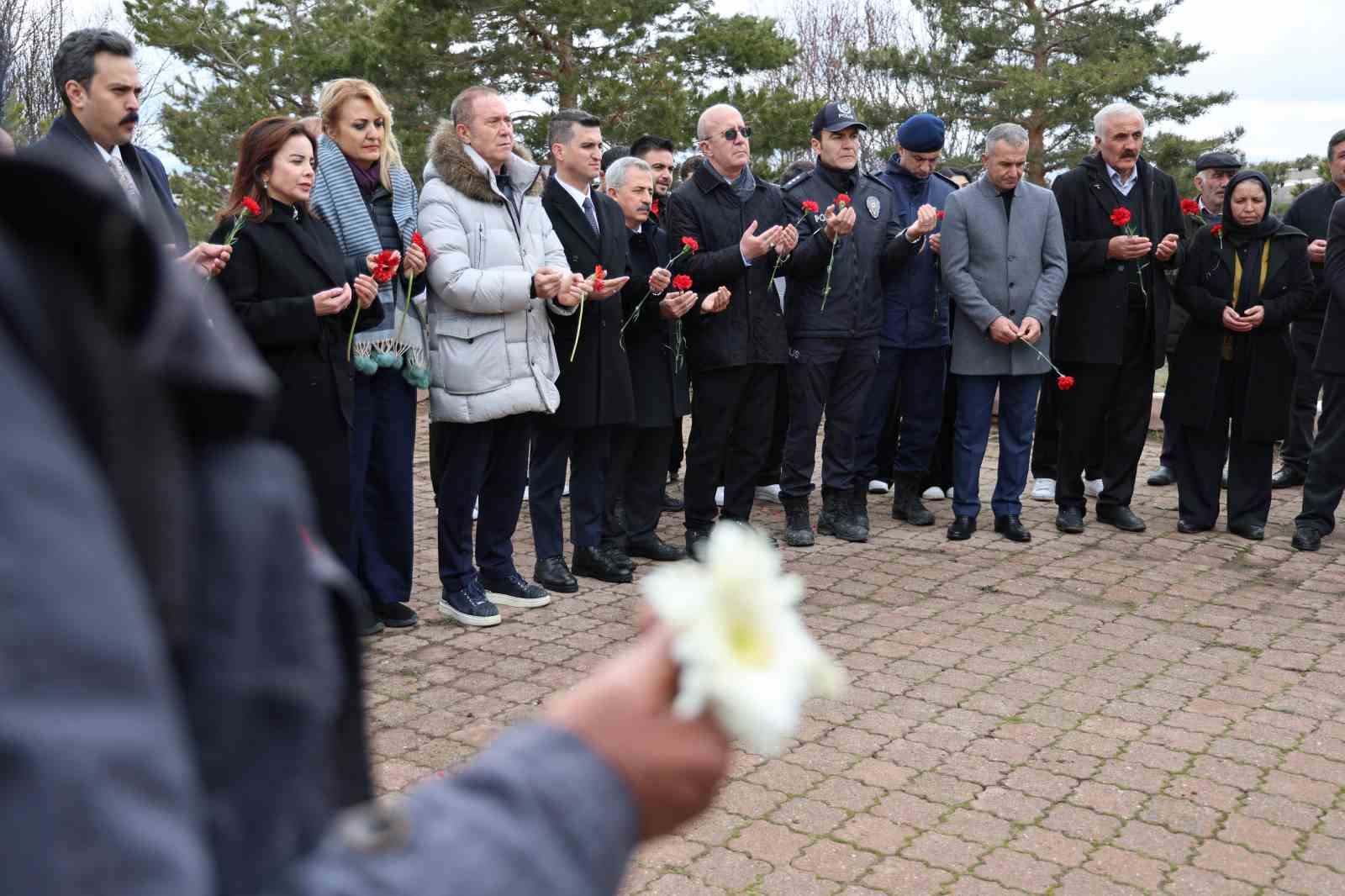 Aşık Veysel 53 yıl sonra da unutulmadı
Aşık Veysel 53 yıl sonra da unutulmadı
