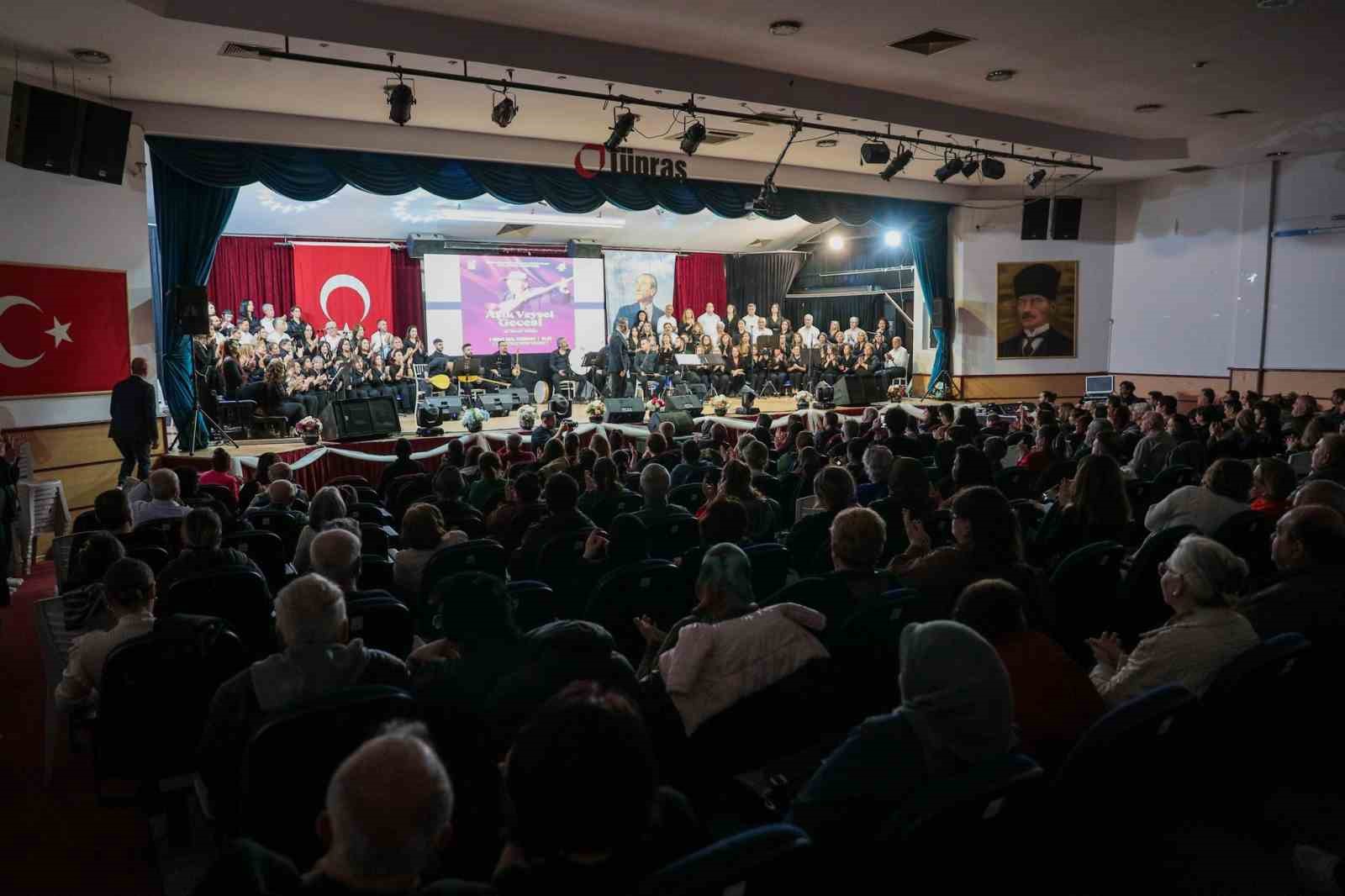 Aşık Veysel türküleri Aliağa’da yankılandı
