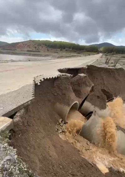 Aşırı yağışlar Akdağ Tabiat Parkı’na çıkan yolu çökertti
