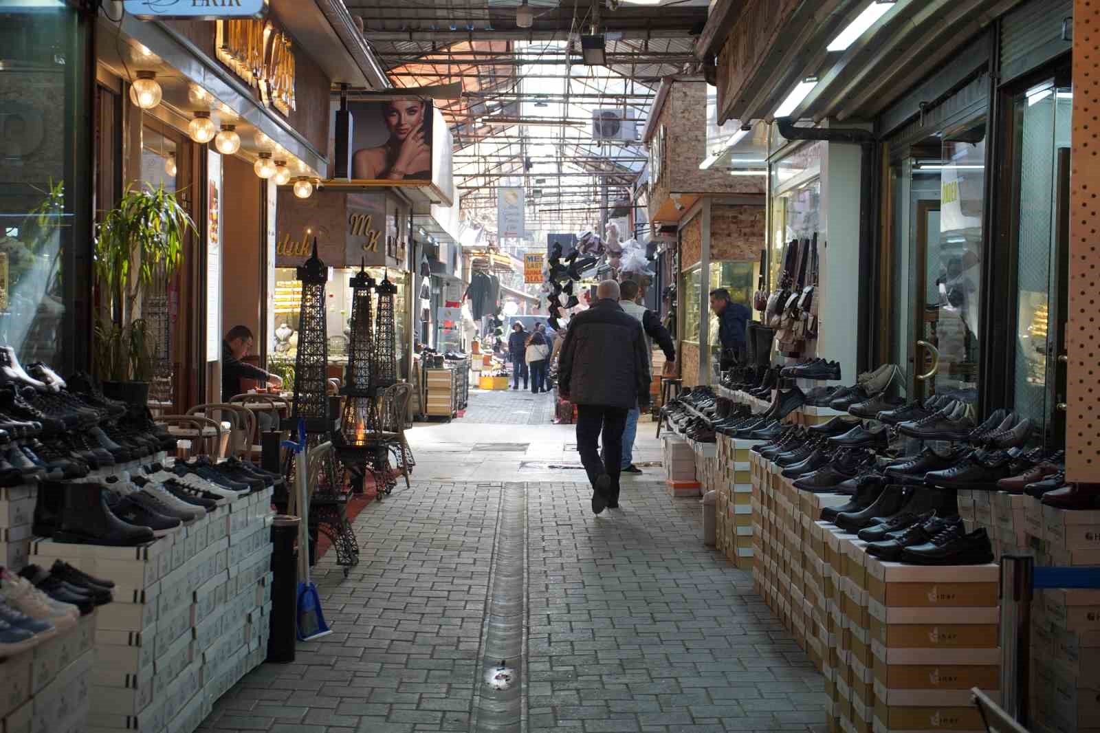 Asırlık çarşıda tezgahlar sanal vitrine taşınıyor: Esnaf e-ticaretle yüzleşiyor
