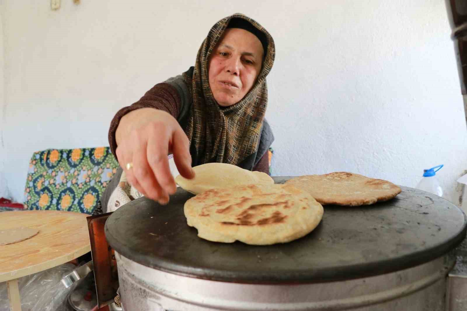 Asırlık "külçe tatlısı" geleneği bayramda yaşatılıyor
