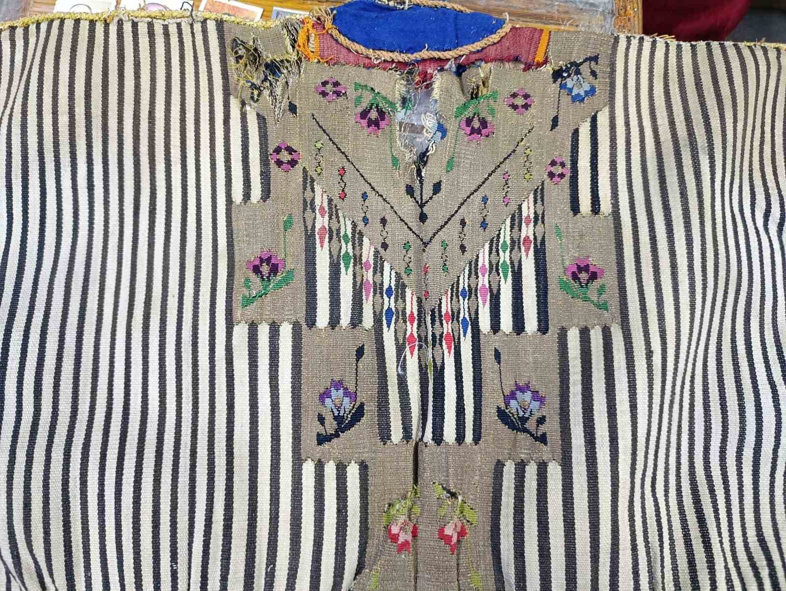 Asırlık Maraş abaları Tarihi Taş Han Çarşısı’nda yaşatılıyor
