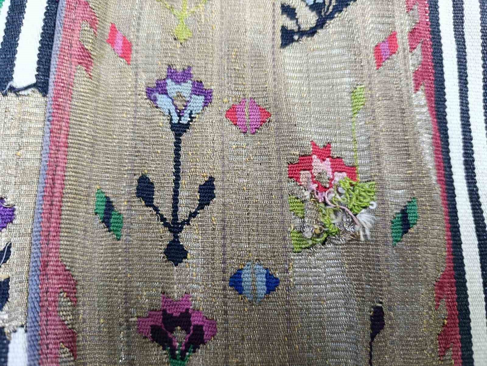 Asırlık Maraş abaları Tarihi Taş Han Çarşısı’nda yaşatılıyor
