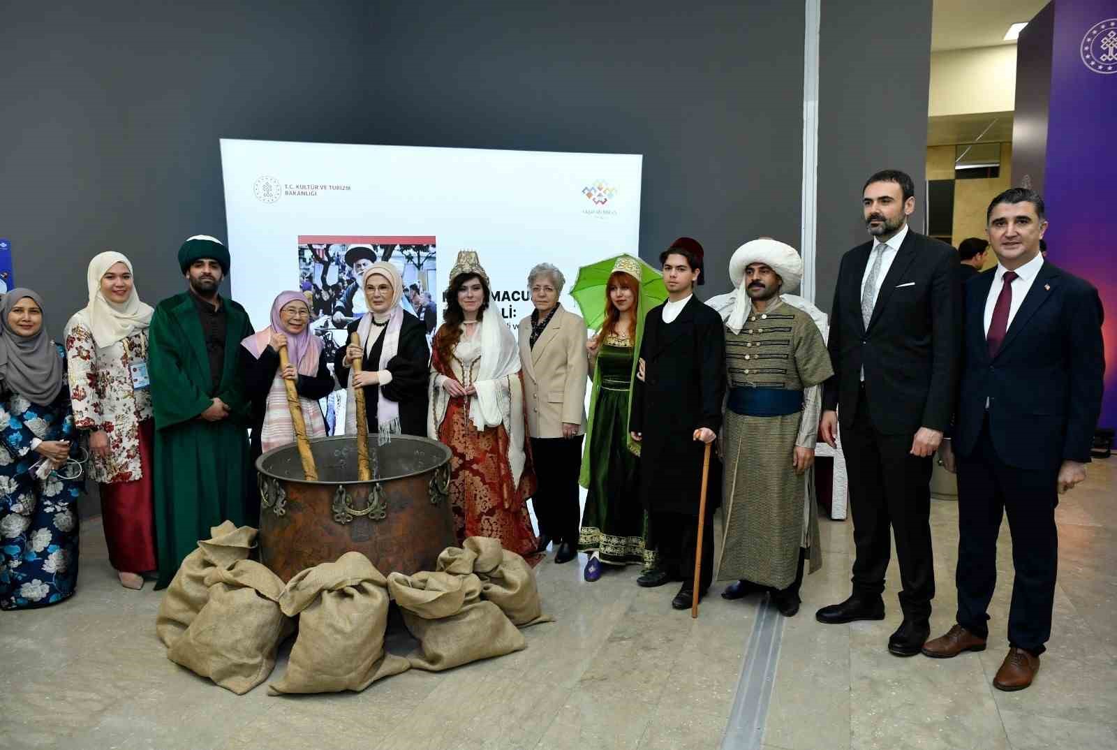 Asırlık mesir geleneği lider eşlerinin katılımıyla yaşatıldı
Asırlık mesir geleneği lider eşlerinin katılımıyla yaşatıldı