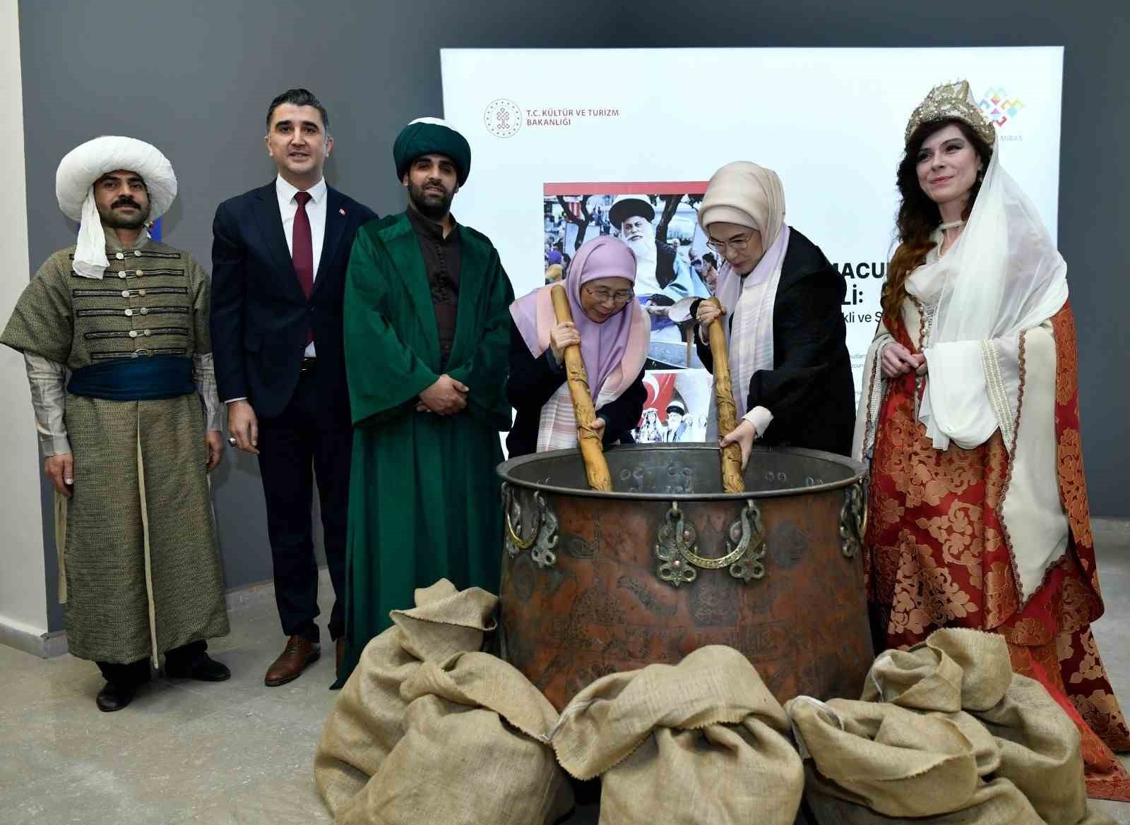 Asırlık mesir geleneği lider eşlerinin katılımıyla yaşatıldı
Asırlık mesir geleneği lider eşlerinin katılımıyla yaşatıldı