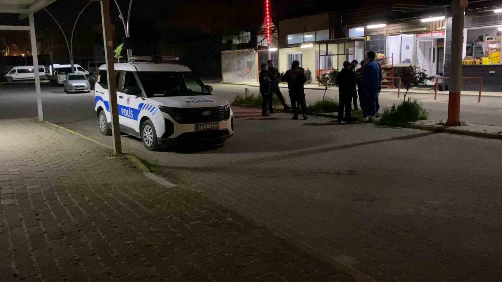 Aşk üçgeni bıçaklı kavgaya dönüştü: 2 yaralı
