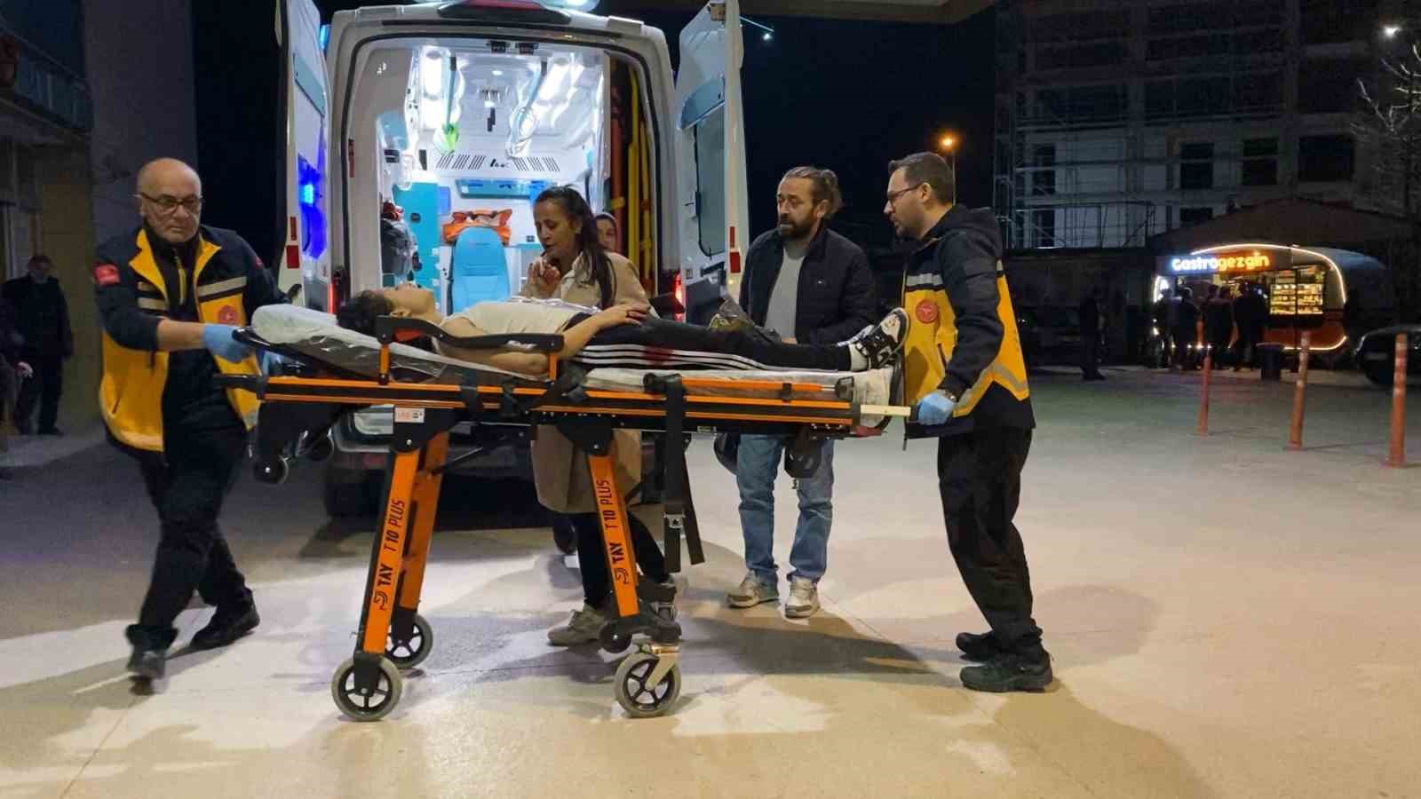 Aşk üçgeni bıçaklı kavgaya dönüştü: 2 yaralı
