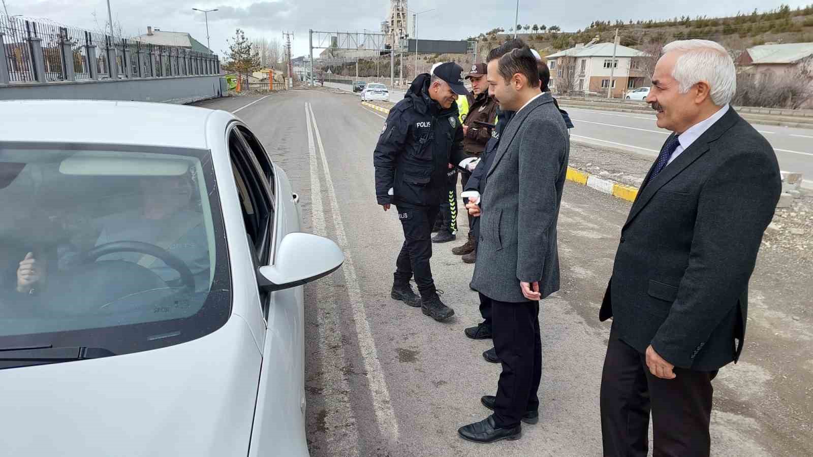 Aşkale’de bayramın manevi atmosferi yollara taşındı
