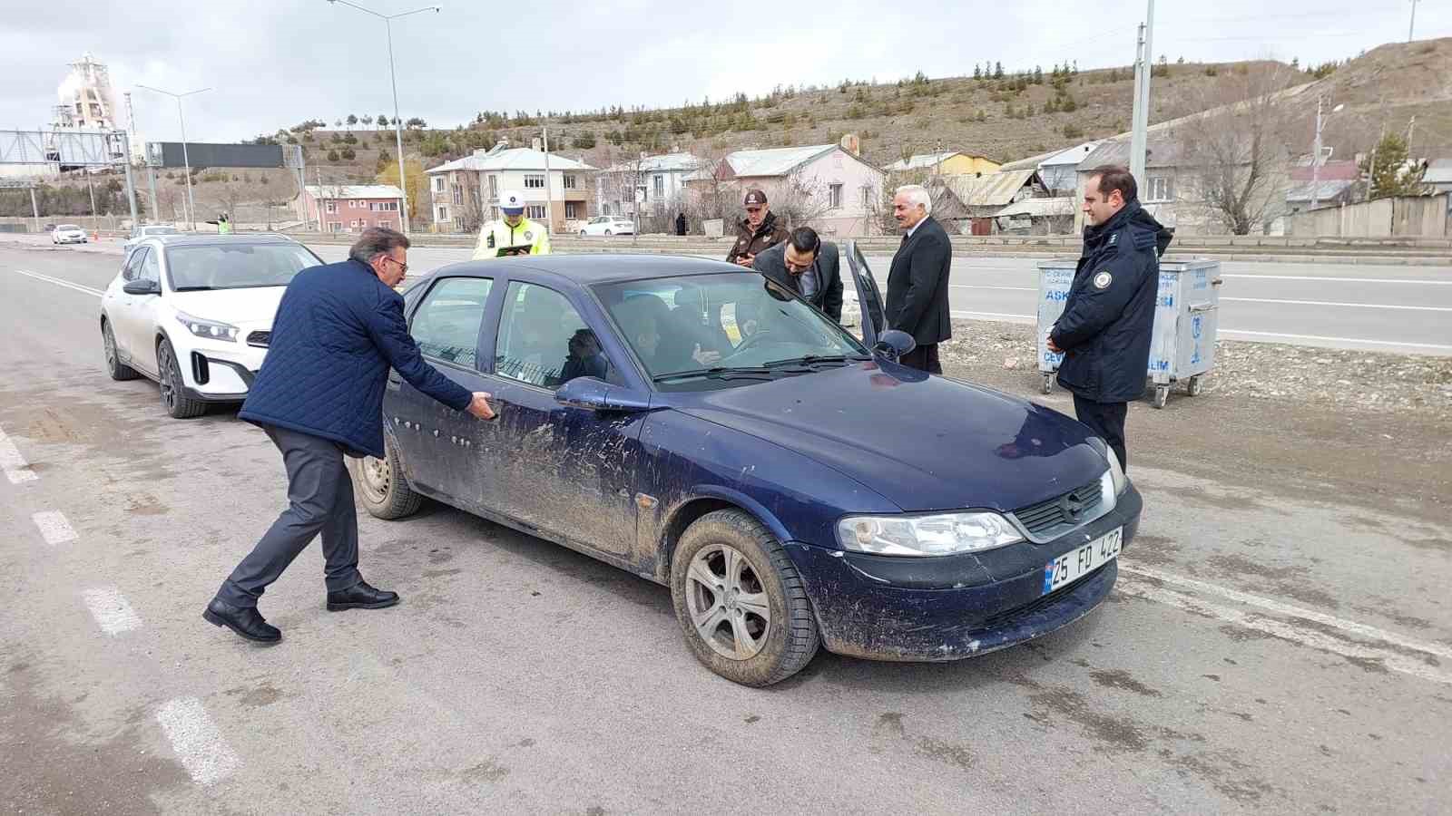 Aşkale’de bayramın manevi atmosferi yollara taşındı
