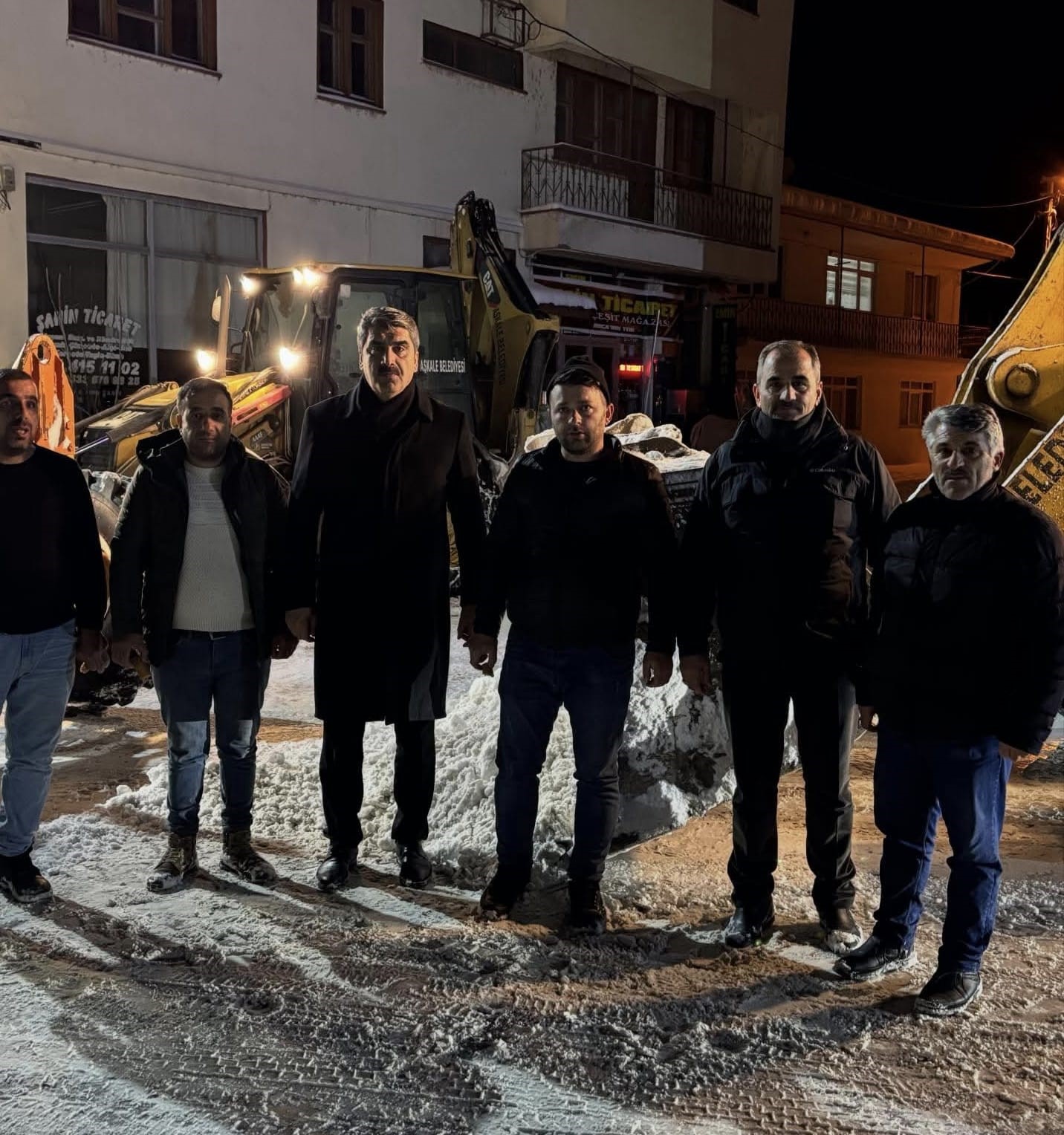 Aşkale’de kar temizleme çalışmaları son sürat devam ediyor
