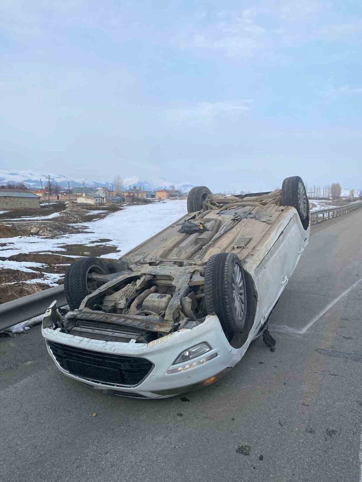 Aşkale’de trafik kazası: Otomobil takla attı, 2 kişi yaralandı
