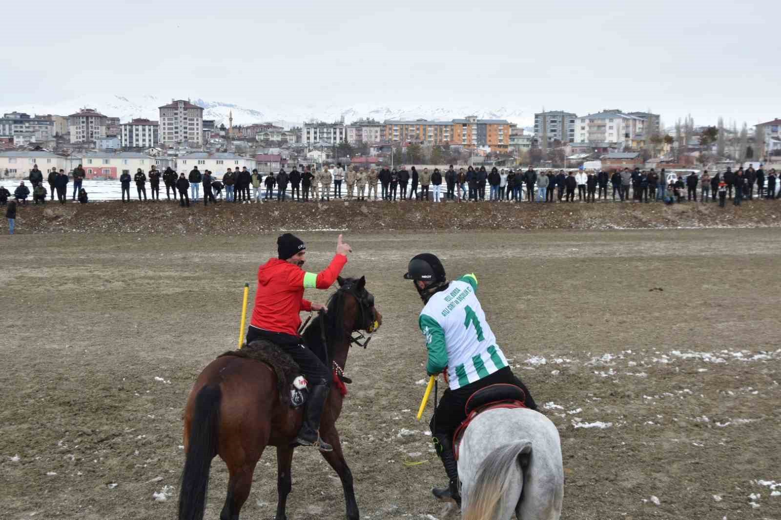 Aşkale’nin kurtuluş bayramında cirit coşkusu
