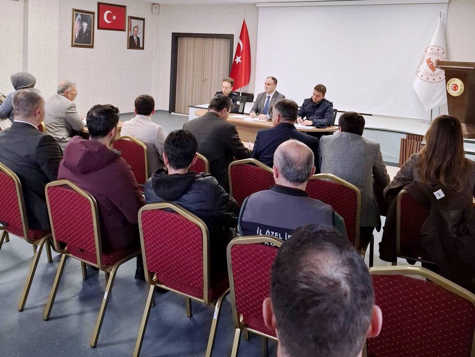 Aslanapa’da eğitim-öğretim yılı tedbirleri toplantısı yapıldı
