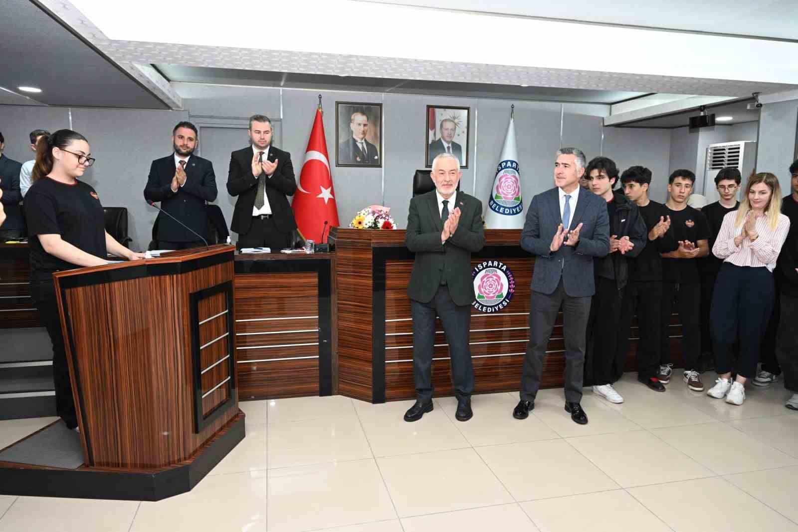 Aslı Derbent Özkan Lisesi öğrencileri Belediye Meclisi’ne konuk oldu
