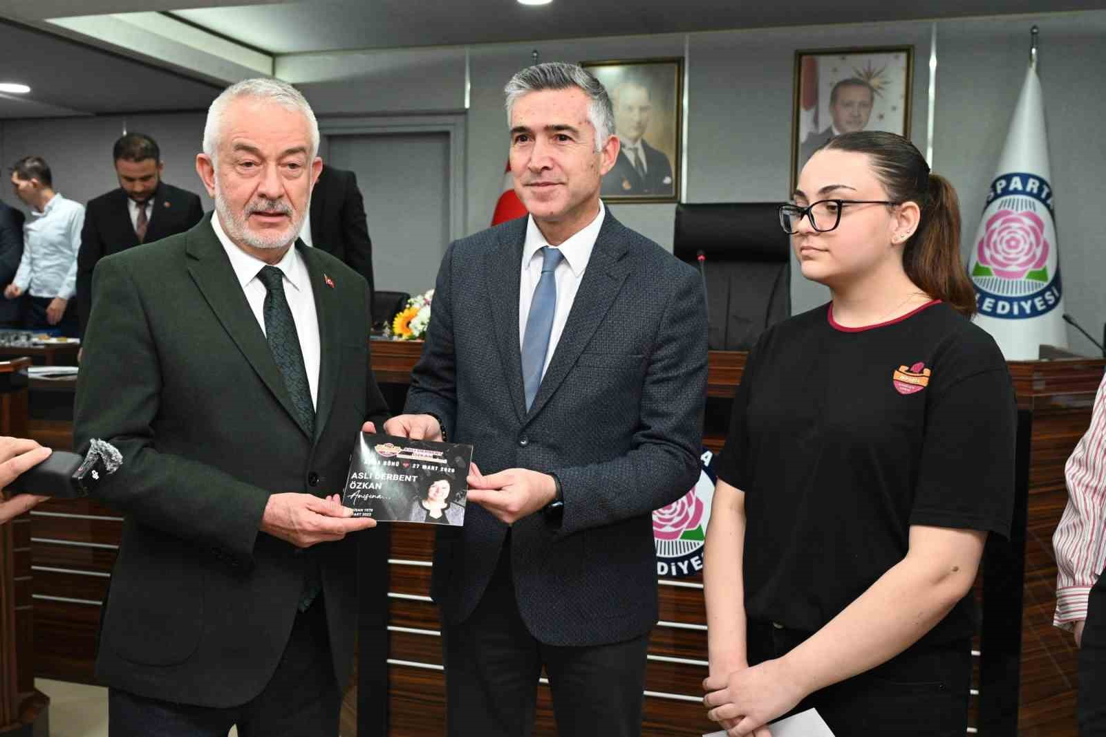 Aslı Derbent Özkan Lisesi öğrencileri Belediye Meclisi’ne konuk oldu
