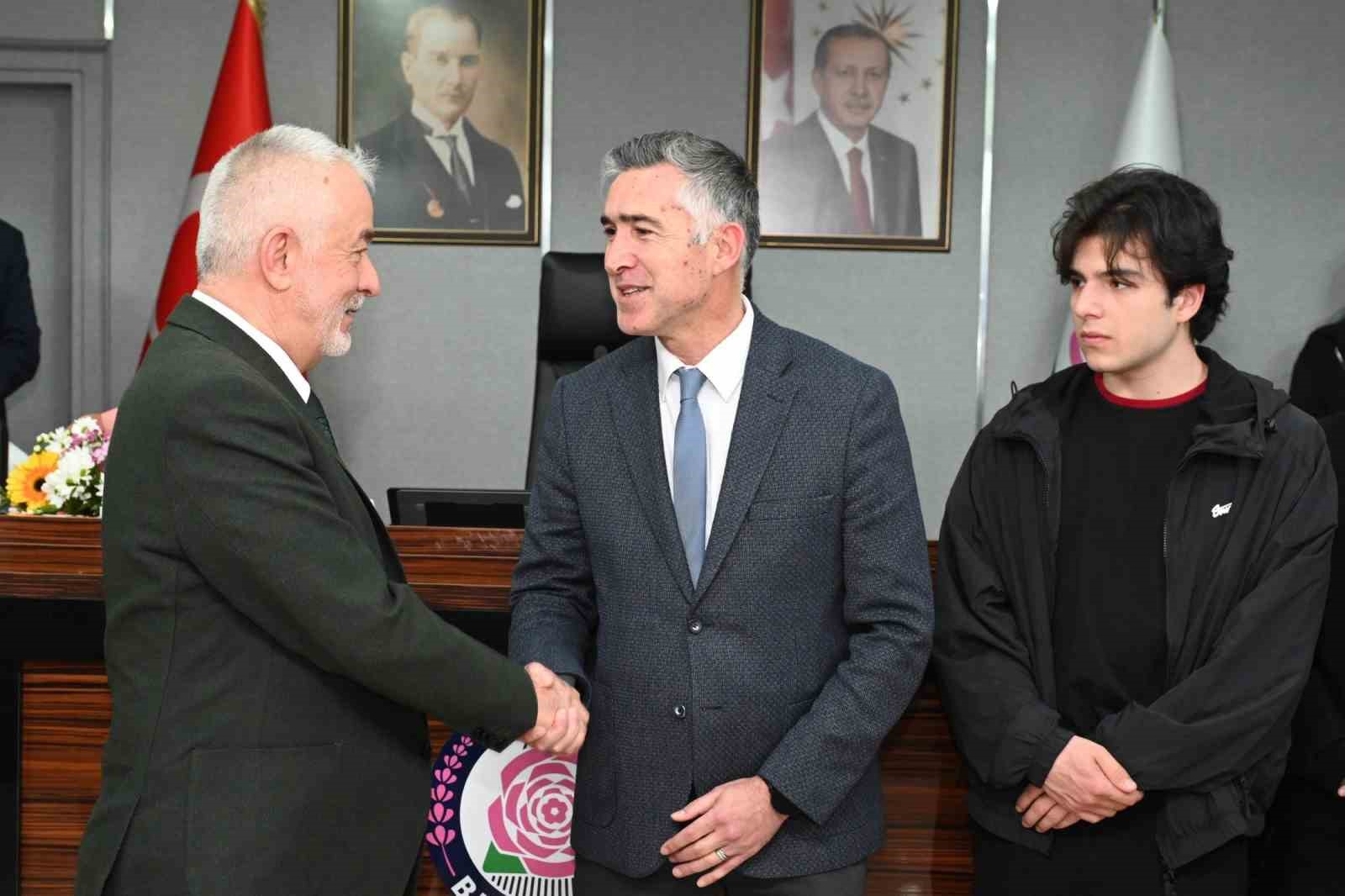 Aslı Derbent Özkan Lisesi öğrencileri Belediye Meclisi’ne konuk oldu
