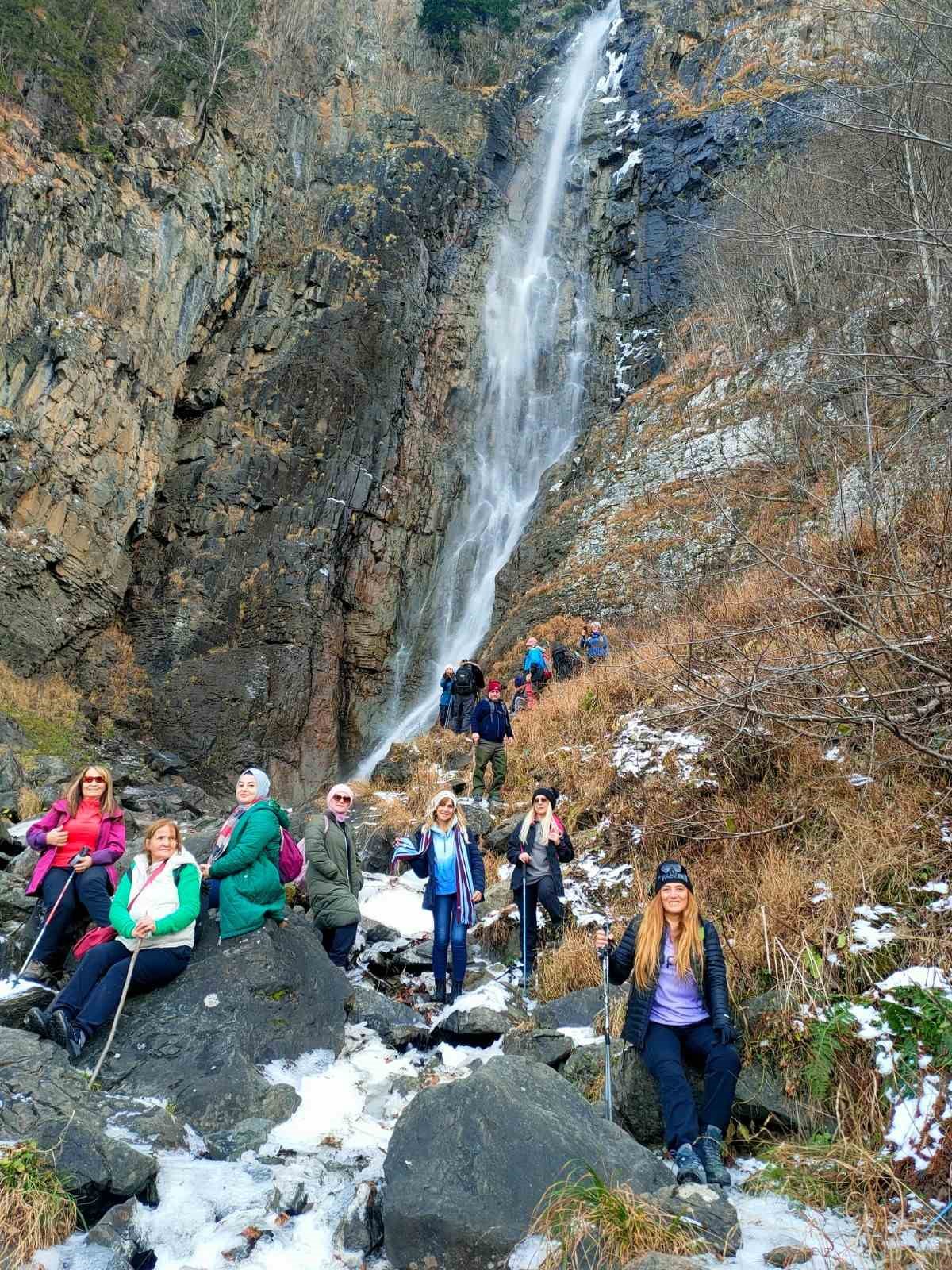 Asmasu Şelalesi’ne yürüdüler
