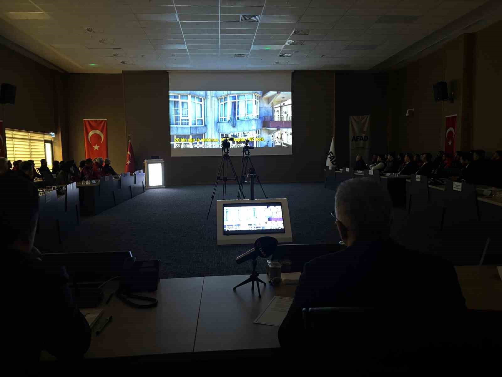 Asrın felaketinde hayatını kaybedenler düzenlenen programla anıldı
