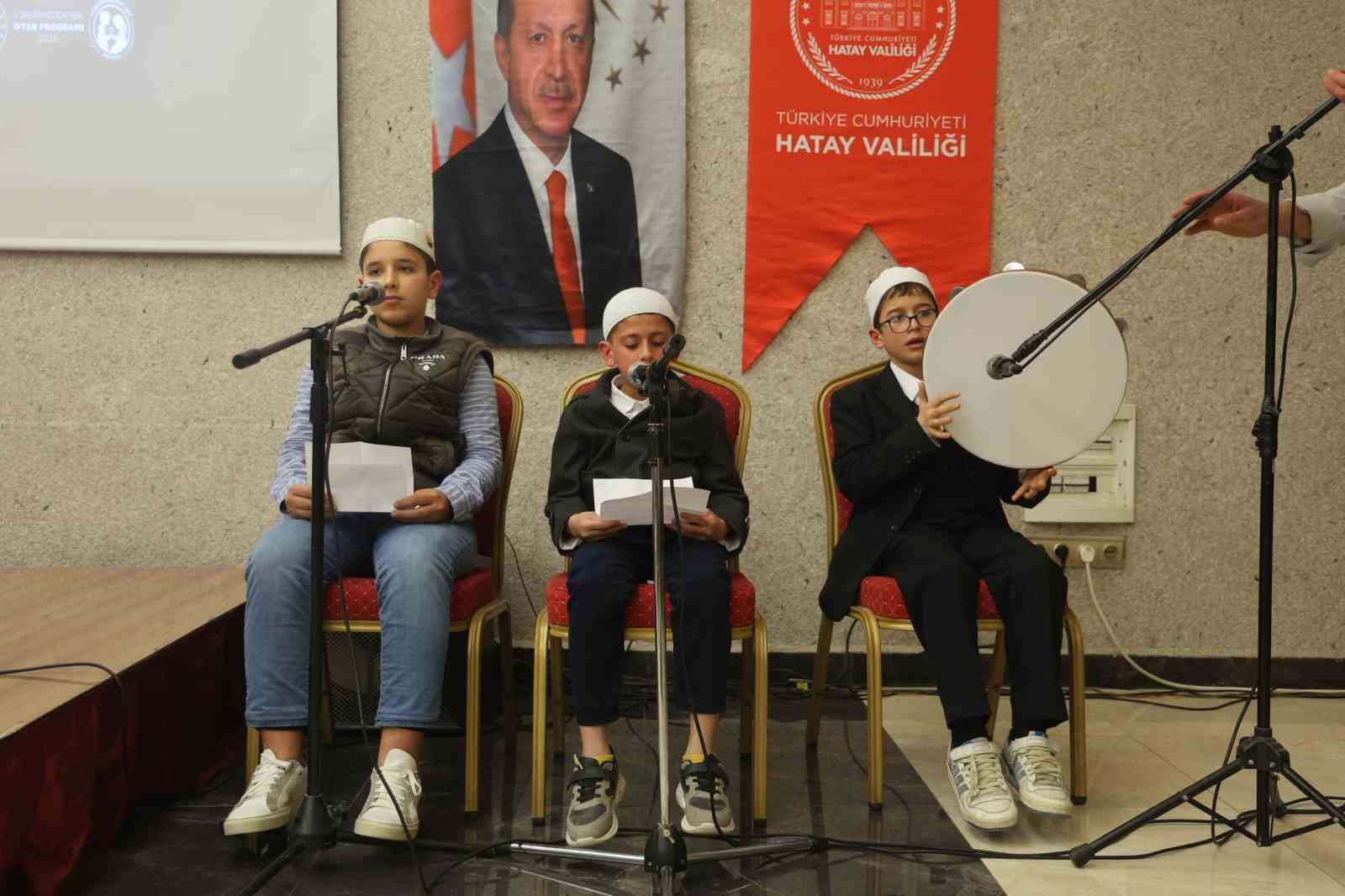 Asrın felaketinde öksüz ve yetim kalan çocuklar iftar sofrasında bir araya geldi
