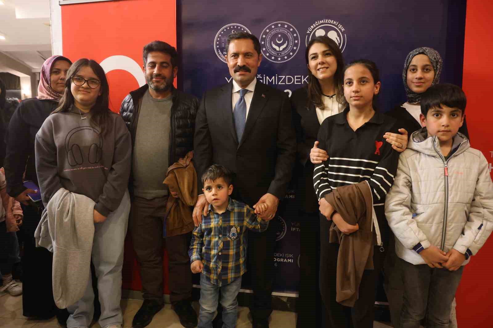 Asrın felaketinde öksüz ve yetim kalan çocuklar iftar sofrasında bir araya geldi
