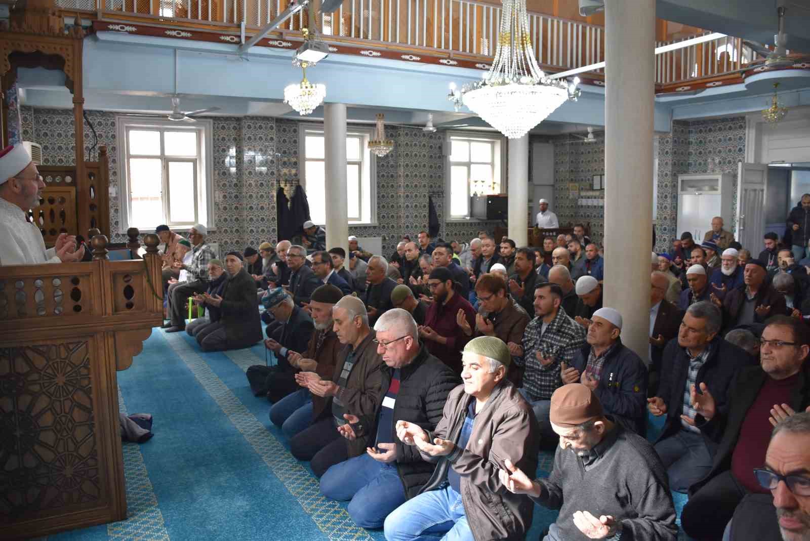 Asrın felaketinin 3’üncü yılında Salihli’de yürekler aynı duada buluştu
