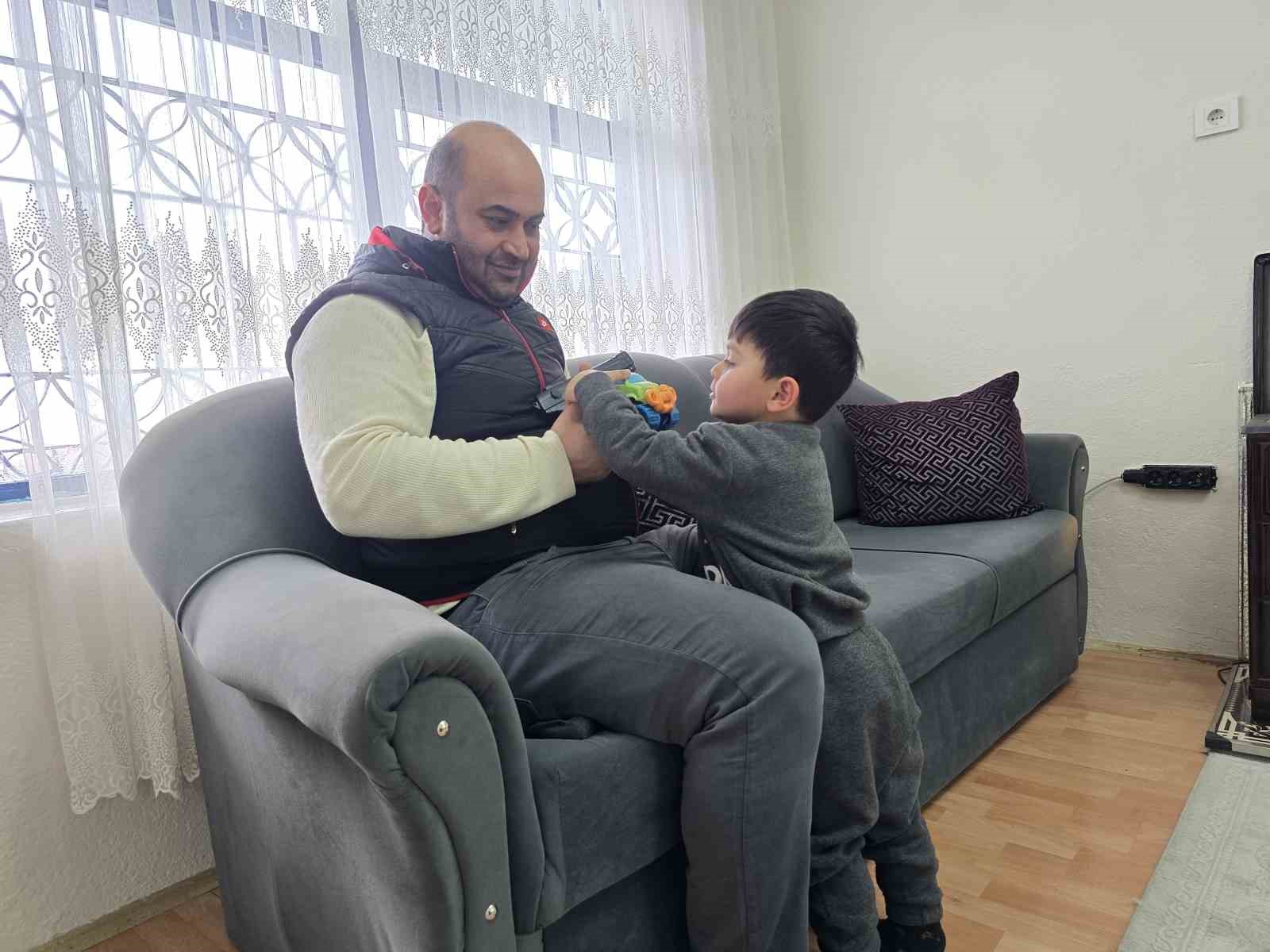 Asrın felaketinin simge bebeklerinden Korkmaz bebek şimdi 3 yaşında
